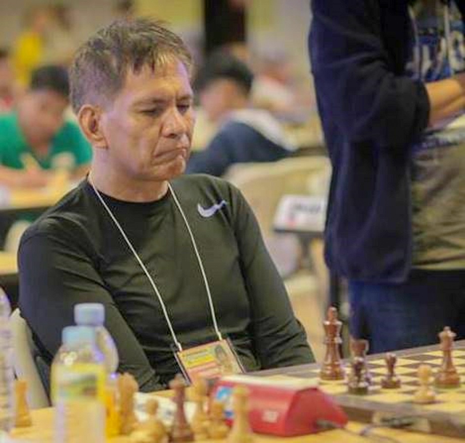 Filipino Grand Master takes the lead, meets English counterpart today ...