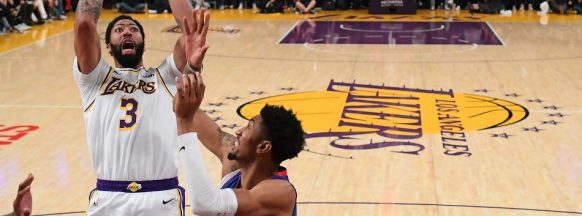 Davis, James dominate as Lakers win 5th straight