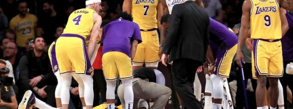 Lakers’ Davis exits game  after hard fall on back