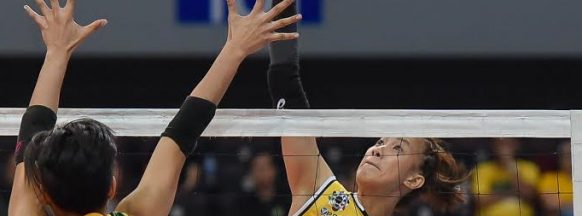 UST women’s volleyball  team sweeps FEU