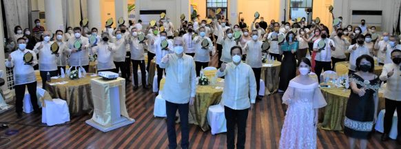 Most outstanding Negrenses honored  during 123rd Negros Day celebration