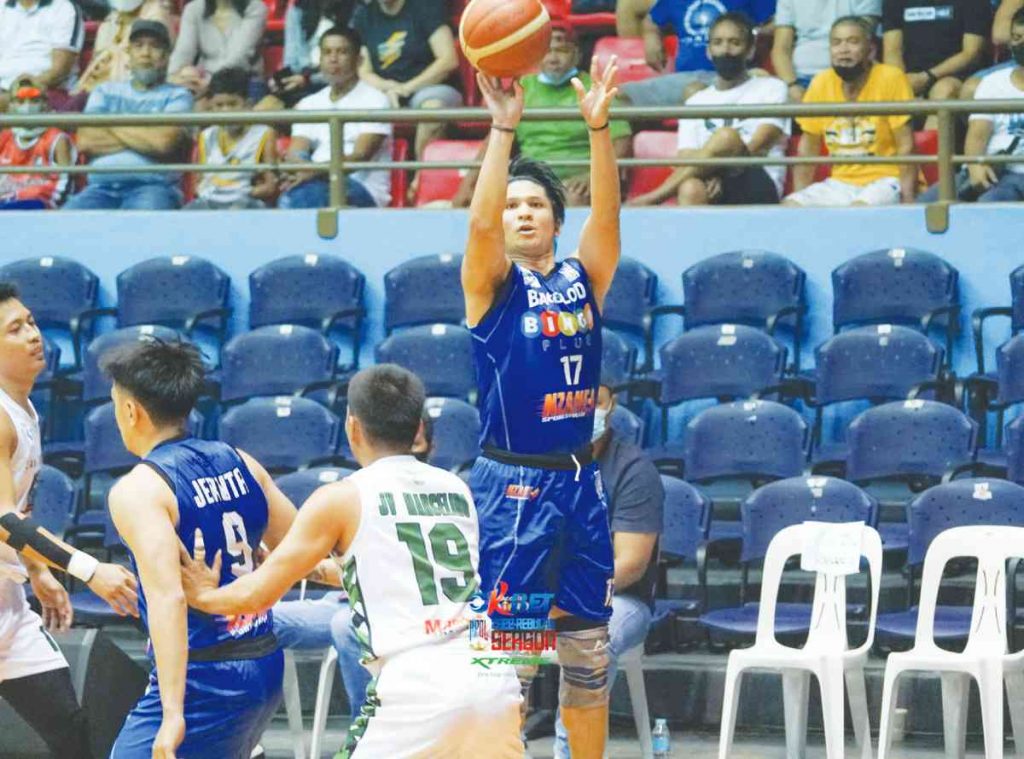 Alwyn Alday of Bacolod BingoPlus was left all alone by the Zamboanga City Family Sardines defense for a jump shot. (MPBL photo)