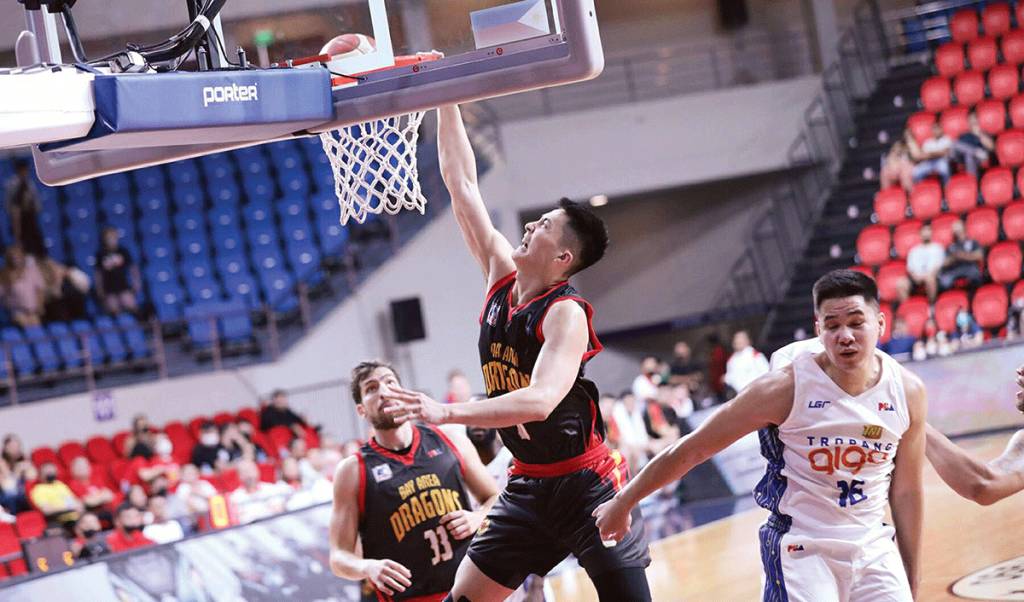 Bay Area Dragons' Songwei Zhu scores on a dunk. (PBA photo)