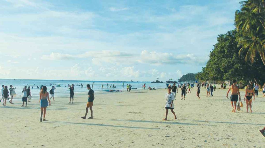 The island destination of Boracay in Aklan’s Malay town has reached pre-pandemic tourist arrivals, according to the Department of Tourism in Western Visayas. Story on page 2. (Dominique Gabriel G. Bañaga photo)