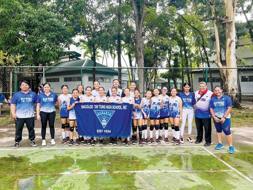 Bacolod Tay Tung High School Thunderbolts elementary girls’ volleyball team with the coaching staff (Photo courtesy of Roberto Calamba, Jr.)