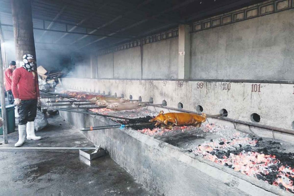 As the holiday season nears, the price of lechon or roasted pork in Bacolod City has increased. (ABS-CBN News photo)