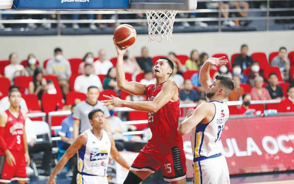 Barangay Ginebra San Miguel Kings’ Japeth Aguilar evades the defense of Magnolia Chicken Timplados Hotshots’ Nicholas Rakocevic for an inside hit. (PBA photo)