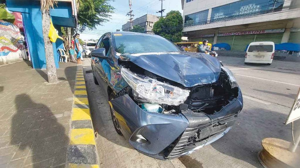 A driver was injured after his motorcycle collided into another car in Bacolod City’s Doña Juliana Subdivision on Saturday night, December 10. (Aksyon Radyo Bacolod photo)