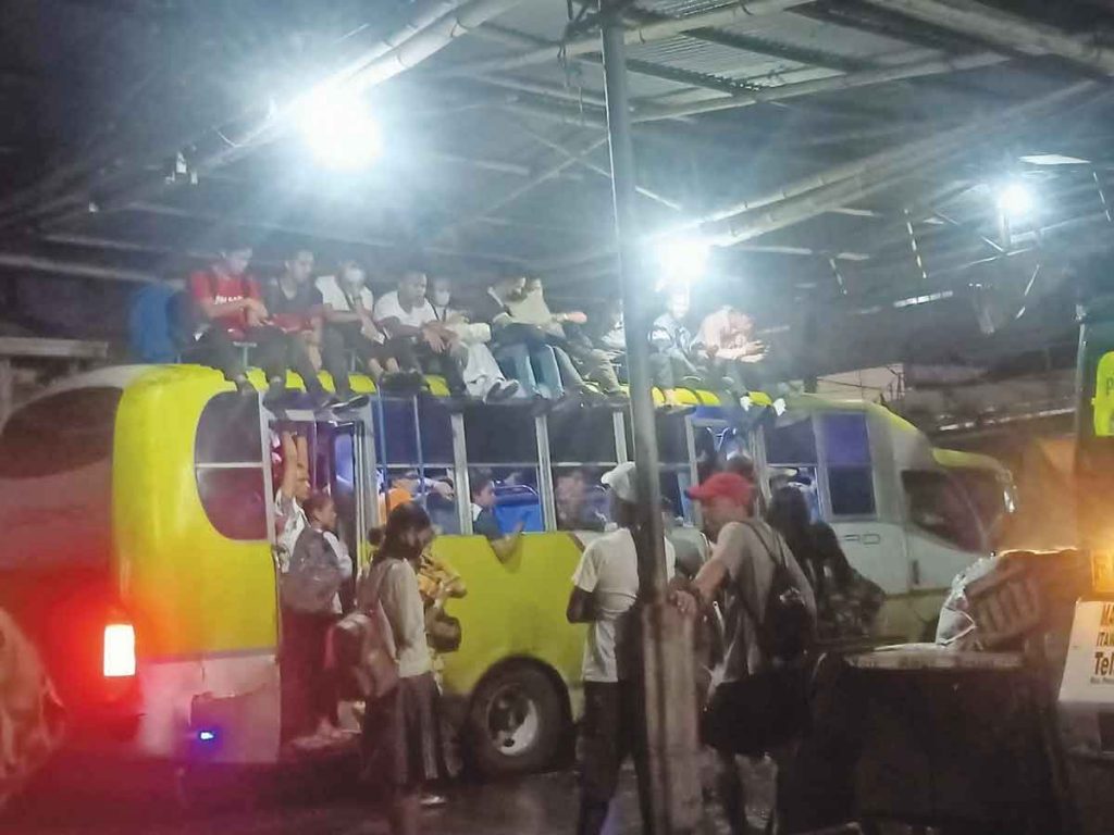 This viral photo of an overloaded bus circulated on social media over the weekend. Vallacar Transit Incorporated says they do not engage in the practice of overloading their bus units. (Contributed photo)  