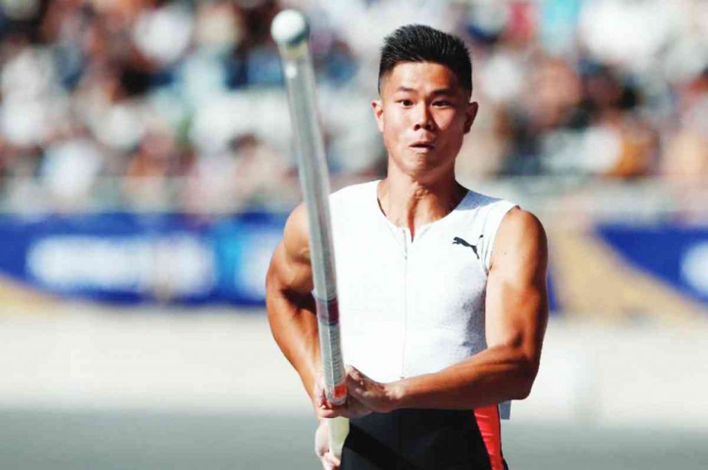 Ernest John Obiena in action during the men's pole vault. (Benoit Tessier/Reuters/File photo)