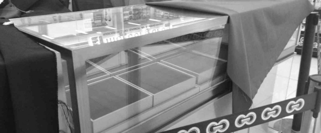 Photo shows an empty jewelry kiosk following a heist inside a shopping mall in Negros Occidental’s Silay City on Thursday, February 16, 2023. (RMN dyHB Bacolod photo)