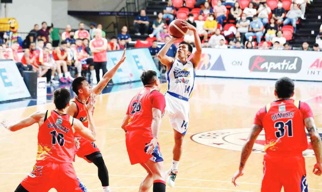 Magnolia Chicken Timplados Hotshots’ Andy Mark Barroca goes for a shot against the defense of Rain or Shine Elasto Painters’ Beau Belga. (PBA photo)