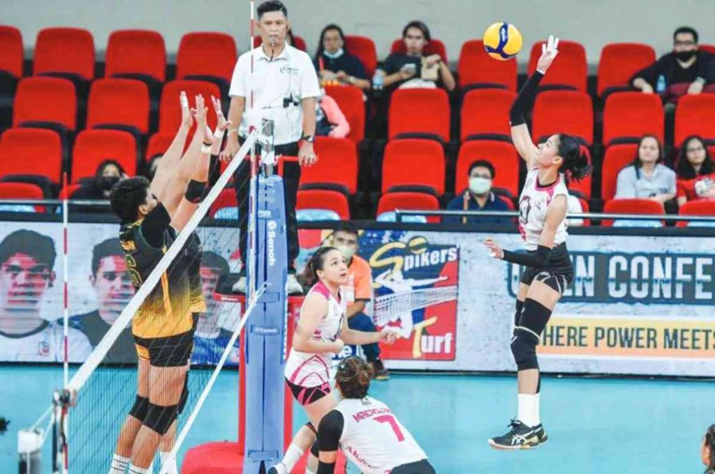 Dindin Santiago-Manabat in action for Akari Chargers against Army-Black Mamba in the 2023 Premier Volleyball League All-Filipino Conference. (PVL Media photo)