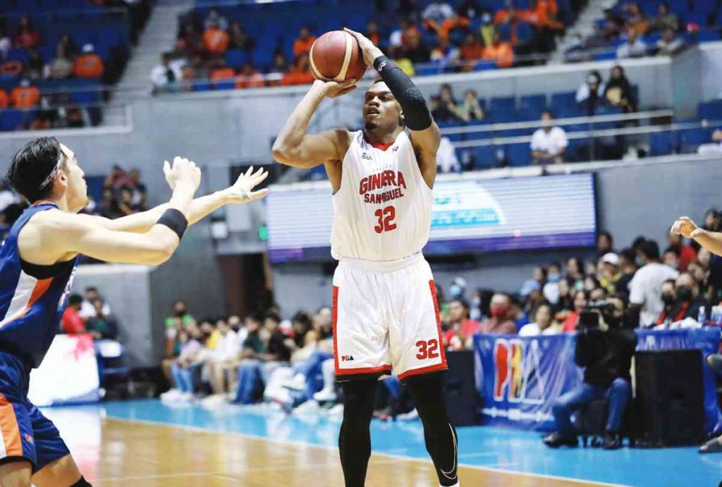 Justin Brownlee came up with timely conversions in Barangay Ginebra San Miguel Kings’ fourth quarter uprising against Meralco Bolts. (PBA photo)