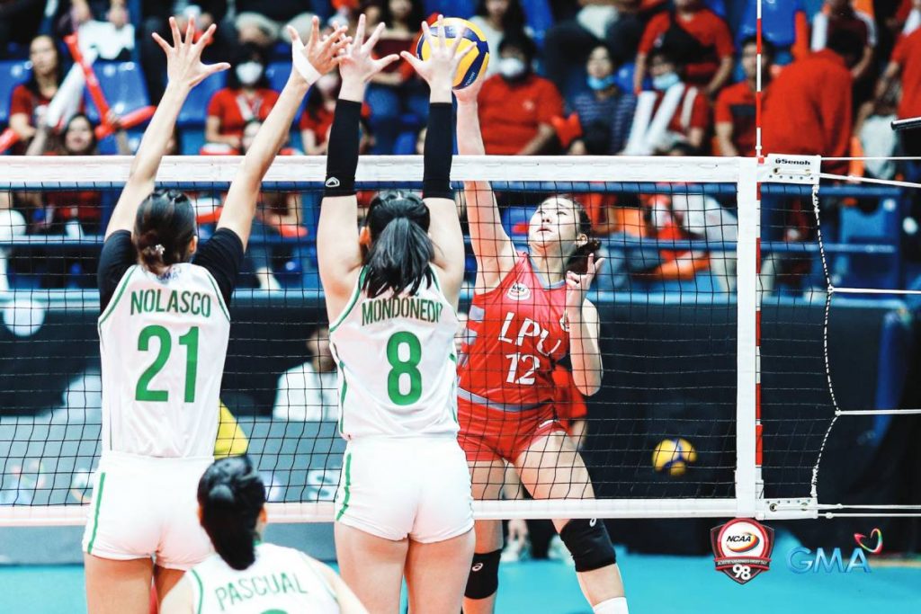 Negrense Joan Doguna of the Lyceum of the Philippines Lady Pirates attempts to score against the defense of Cloanne Mondonedo of College of St. Benilde Lady Blazers. (Photo courtesy of NCAA/GMA Sports)