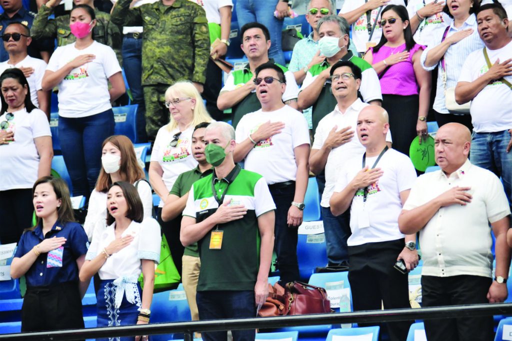 Negros Occidental Governor Eugenio Jose Lacson (third from left, front row) has been seen on numerous occasions wearing face mask, and this time, during the opening of the 27th Panaad sa Negros Festival at the Panaad Park and Stadium in Bacolod City on Monday, April 17, 2023. Lacson has encouraged residents to wear face masks as the province’s COVID-19 positivity rate is now at 7.5 percent. (Negros Occidental provincial government photo)