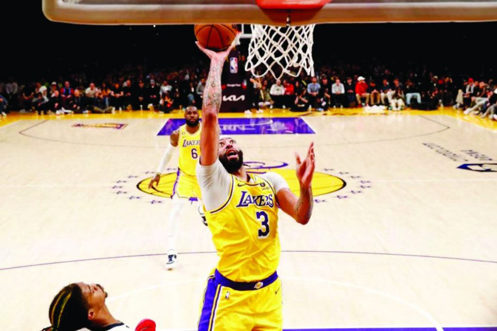 Los Angeles Lakers forward Anthony Davis drives to the basket during the second half of Game 6 of their NBA Western Conference first round playoff series against the Memphis Grizzlies at the Crypto.com Arena in Los Angeles, California on April 28, 2023. (Caroline Brehman/EPA-EFE photo)