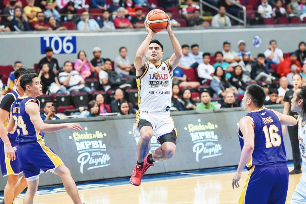 Actor Gerald Anderson is set to suit up for Iloilo United Royals-Cocolife in the 2023 MPBL Season. (MPBL file photo)