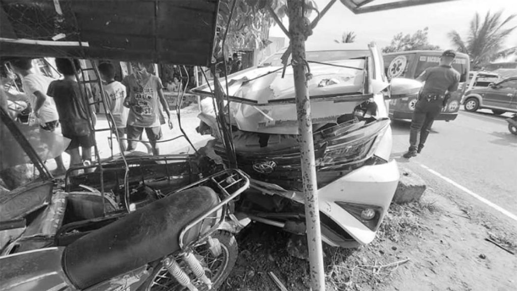 A sports utility vehicle crashed into a tricycle on Araneta Street in Bacolod City’s Barangay Sum-ag yesterday afternoon, May 8, 2023. Three tricycle passengers were hurt in the incident. (Aksyon Radyo Bacolod photo)