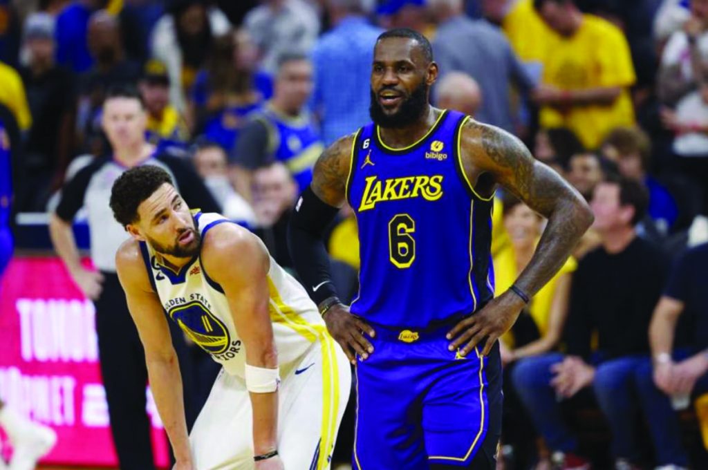 Los Angeles Lakers forward LeBron James (right) talks aloud before a Warriors free-throw as Golden State Warriors guard Klay Thompson listens in during the second quarter of Game 2 in the NBA Western Conference semifinals at Chase Center in San Francisco, California. (John Mabanglo/EPA-EFE photo)