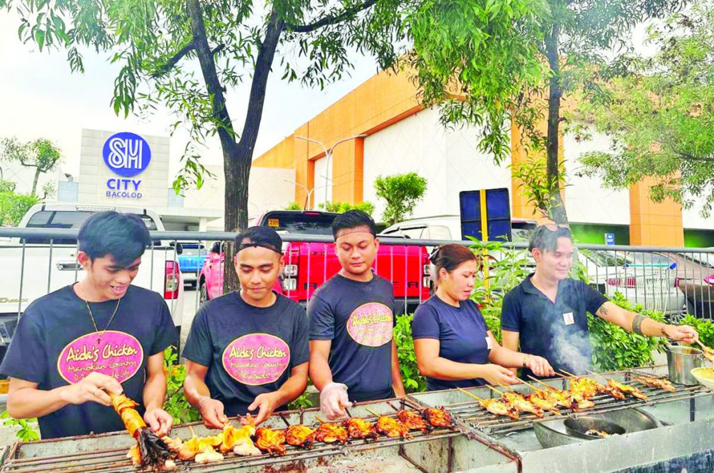 FESTIVAL-READY. Grillers of the Manokan Country at SM City Bacolod are ready for the three-day Chicken Inasal Festival starting May 26, 2023.