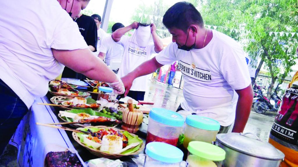 Participants whipped up the juiciest, tastiest and exceptional grilled chicken in the Barangay Inasal Cook-off competition during the Bacolod Chicken Inasal Festival on Saturday, May 27, 2023. (Bacolod PIO photo)