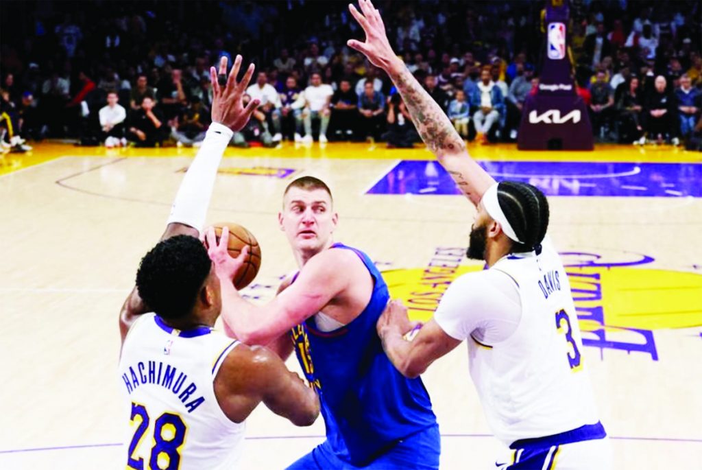 Denver Nuggets center Nikola Jokic (center) looks to pass the ball during the second half of the NBA Western Conference Finals game between the Denver Nuggets and the Los Angeles Lakers at Crypto.com Arena in Los Angeles, California. (Allison Dinner / EPA-EFE photo)