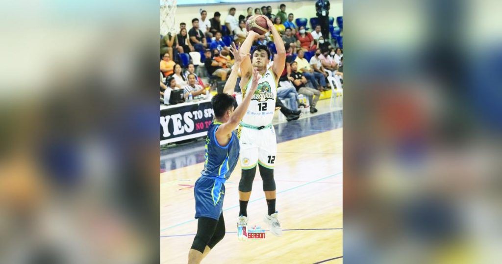 Negros Pau Muscovados’ Bernie Bregondo pulls up for a basket against a 1Bataan Risers’ defender. (MPBL photo)