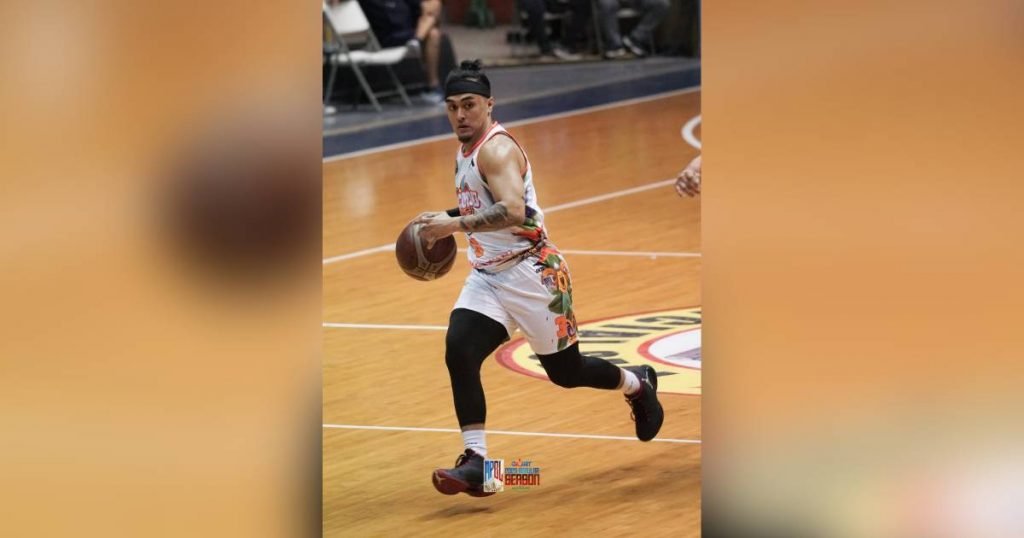 Valandre Chauca scores the go-ahead three-point play in Bacolod City of Smiles’ slim win over Muntinlupa Cagers. (MPBL photo)