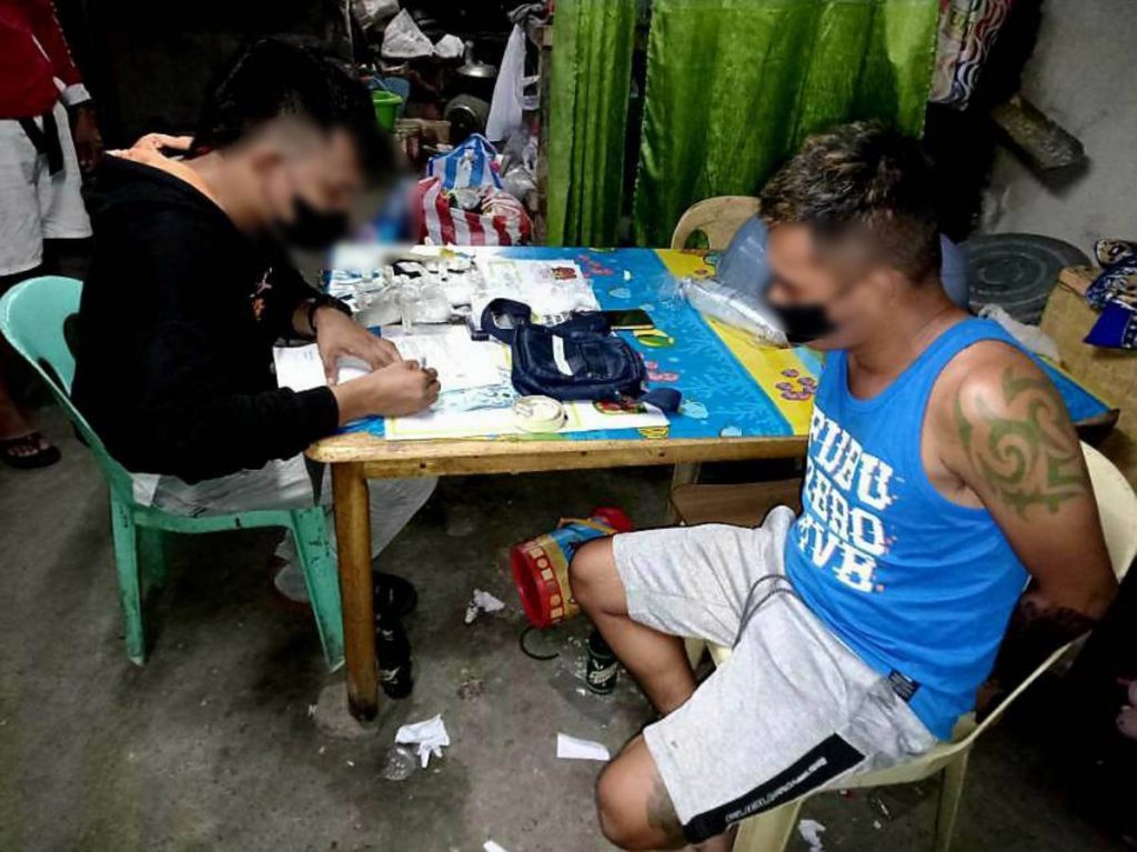 The 800 grams of suspected shabu worth P5.44 million and other evidence seized by police anti-drug agents from the suspect, 26-year-old Rene Lapera, Jr. during a buy-bust operation at Purok Villa Lourdes in Bacolod City’s Barangay Pahanocoy yesterday, June 18, 2023. Brigadier General Sidney Villaflor, director of Police Regional Office in Western Visayas, says it is one of the biggest accomplishments of the Bacolod City Police Office. (Bacolod City Police Office photo) 