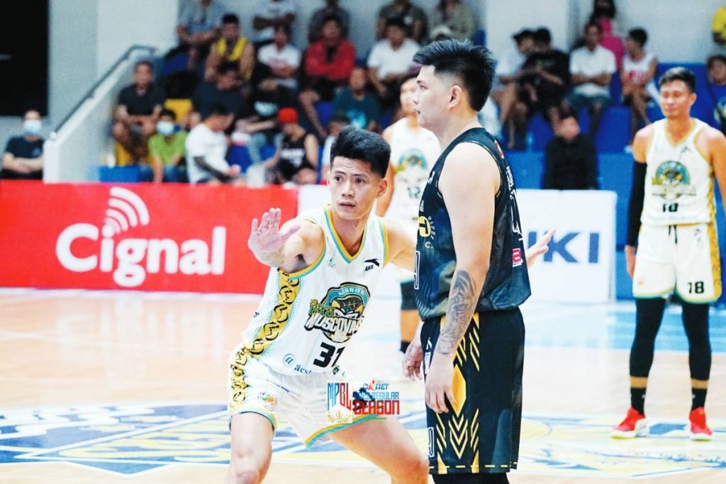 Nemesis dela Cruz (31) came up with crucial baskets for Negros Pau Muscovados in their overtime win against Laguna Krah Heroes. (MPBL photo)  