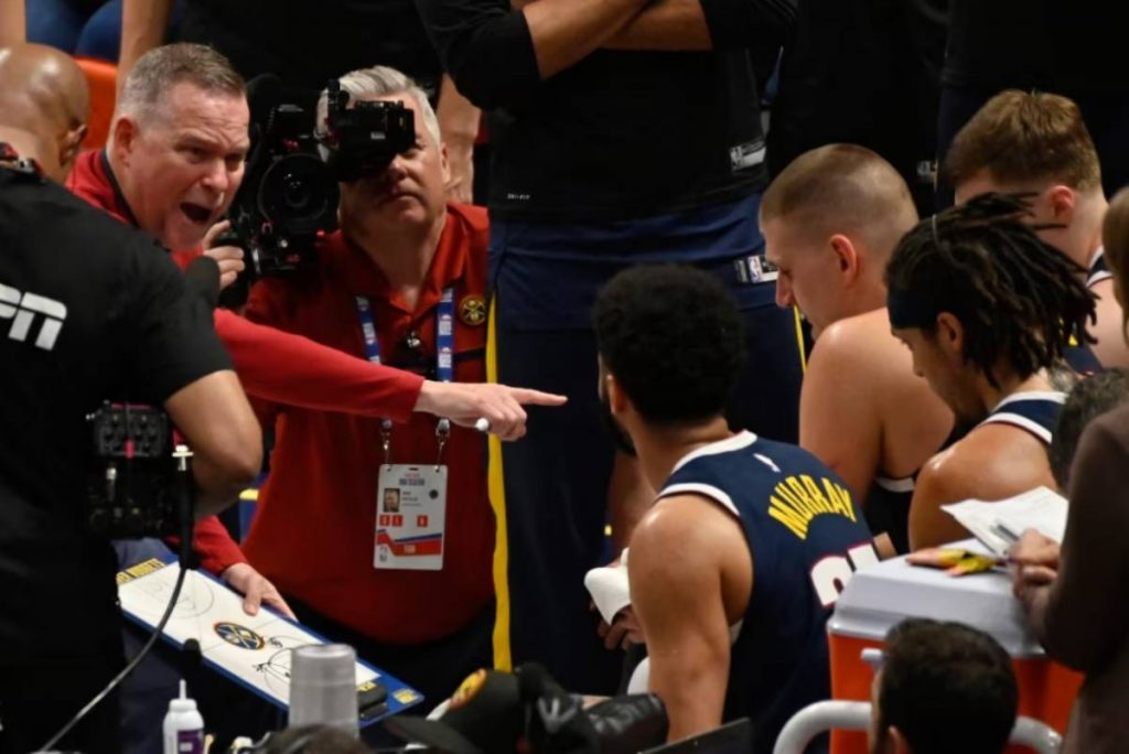 Denver Nuggets head coach Michael Malone (left) points to his players during the first quarter of Game 2 of the NBA Western Conference finals series in Denver, Colorado on May 18, 2023. (Bob Pearson / EPA-EFE/ File photo)