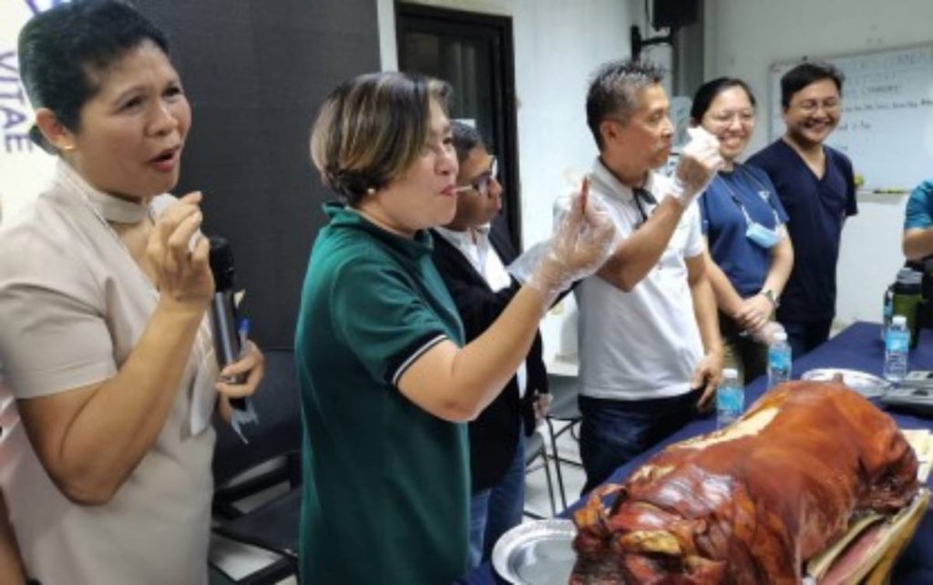 Negros Oriental Provincial Veterinary Officer Belinda Villahermosa (second from left) joins other veterinarians in this undated photo. While the province is still experiencing hog deaths due to African swine fever, Governor Manuel Sagarbarria has announced that it has sourced P50 million in funds to assist hog farmers affected by the hog illness. (PNA / File photo)