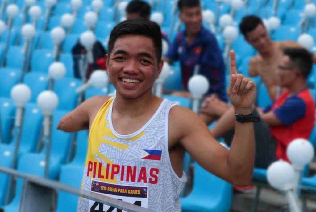 King James Reyes celebrates after winning gold in the men's 800-meter T46 event of para-athletics in the 12th ASEAN Para Games in Phnom Penh, Cambodia on June 6, 2023. (PSC/POC Media photo)