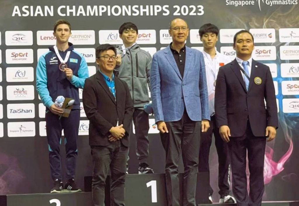 Carlos Edriel Yulo (third from left) proudly displays his gold medal in the floor exercise. (Handout photo)