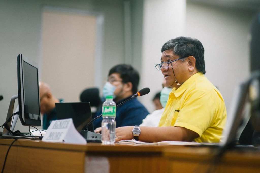 Primelectric Holdings Inc. president Roel Castro discusses concerns about the joint venture agreement with Central Negros Electric Cooperative before the Bacolod Sangguniang Panlungsod yesterday, June 5, 2023.