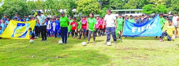 13 football teams vie for BFL crown