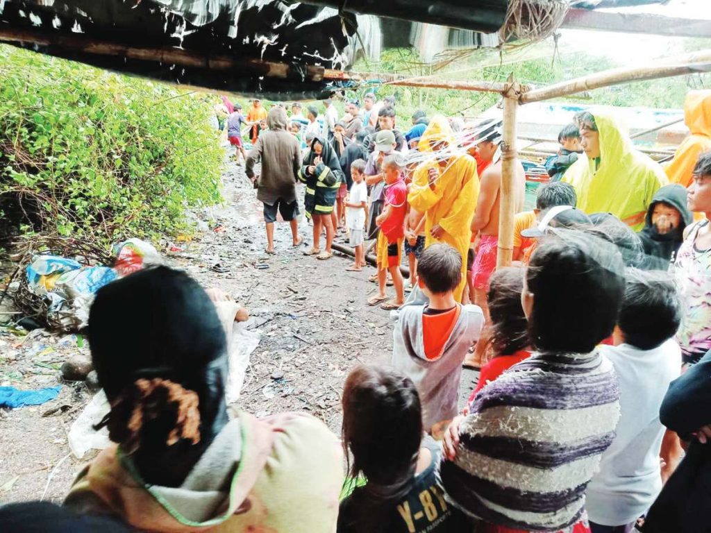 Authorities recovered the body of Victor Moreno, Jr. who may have been swept by a strong current in the river at Purok Sigay in Bacolod City's Barangay Singcang-Airport on Tuesday, July 25, 2023. (dyHB RMN Bacolod photo)