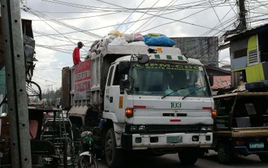 A garbage truck collects waste in Bacolod City in this undated photo. On July 10, 2023, the city government signed a memorandum of agreement with the Solid Waste Management Association of the Philippines for the conduct of a waste analysis and characterization study, which seeks to provide baseline information necessary for the development of a comprehensive and sustainable 10-year solid waste management plan for Bacolod. (PNA Bacolod / File photo)