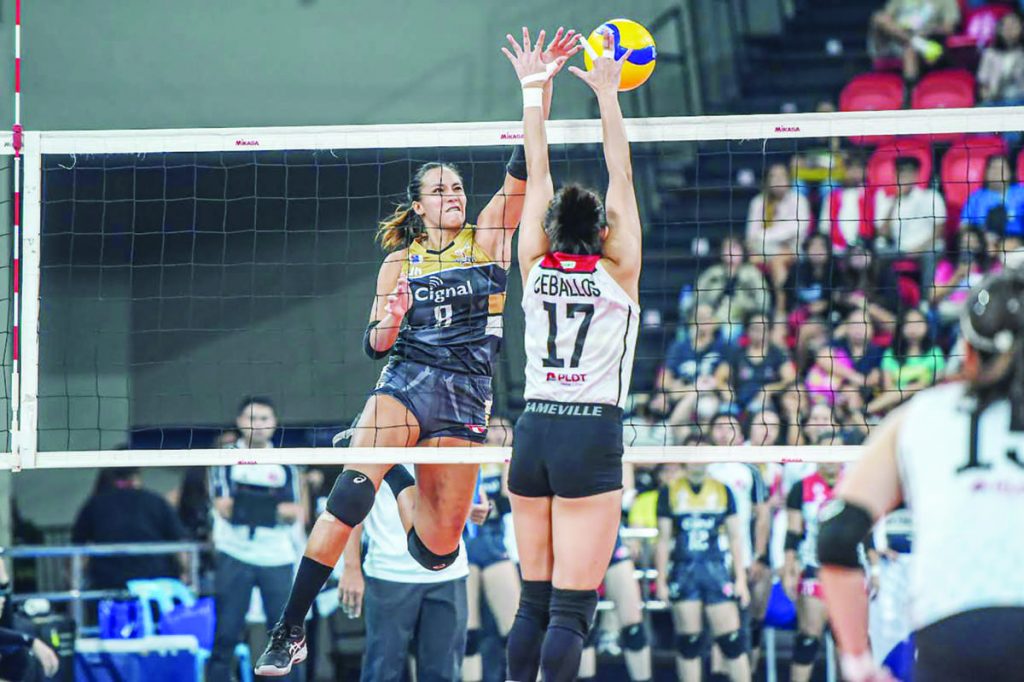 Guimarasnon Jovelyn Gonzaga of Cignal HD Spikers scores against former collegiate teammate, Ilongga Fiola Ceballos of PLDT High Speed Hitters, during their PVL Invitational semifinals game. (PVL photo)