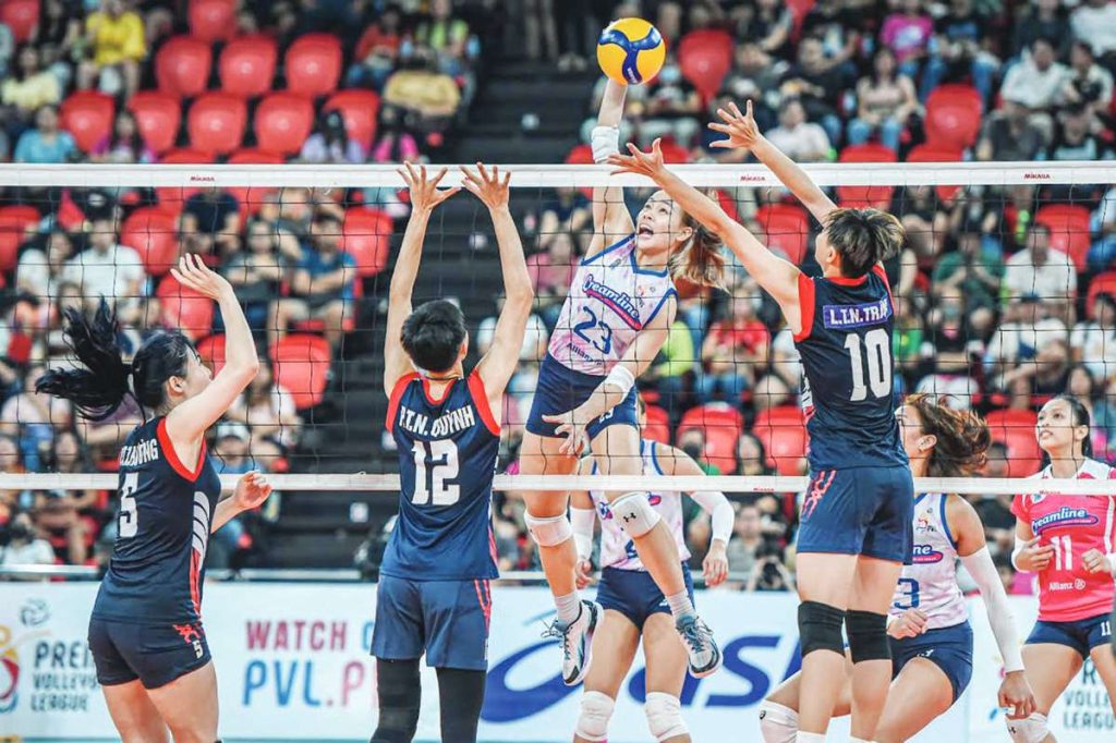 Creamline Cool Smashers’ Jessica Galanza goes for a drop shot against three Kinh Bac-Bac Ninh players. (PVL photo)