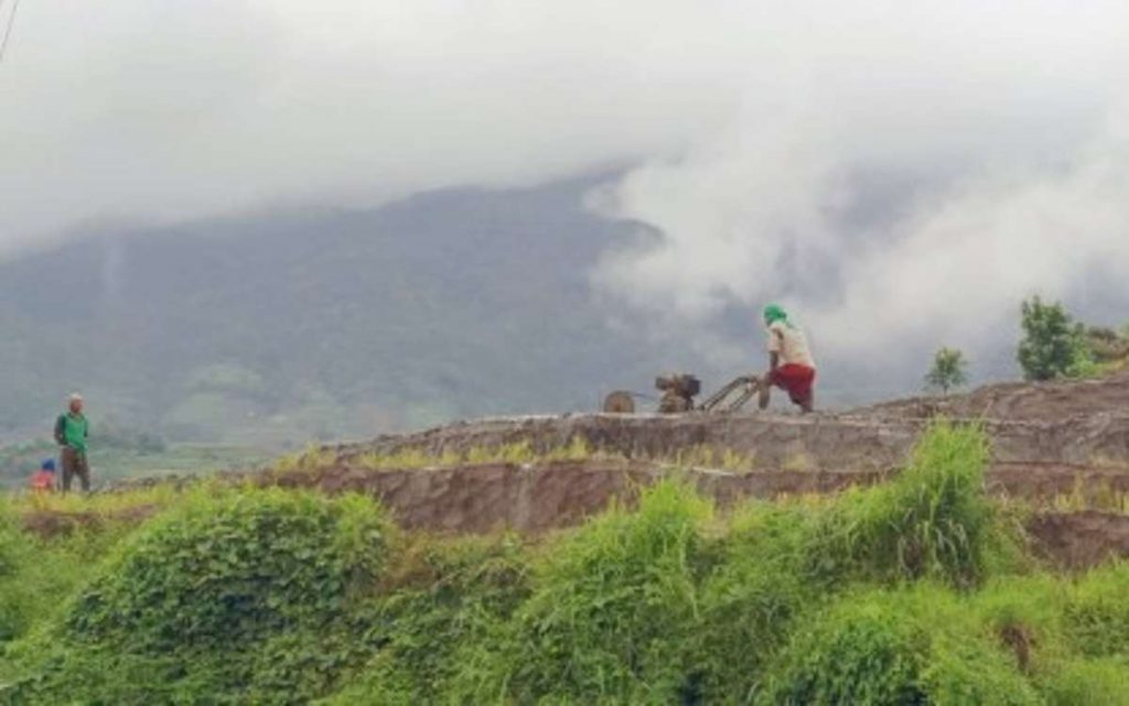 A rice farmer prepares work on his field in Negros Oriental’s Canlaon City in this undated photo, as the rainy season begins. The Department of Agriculture in the province says thousands of rice and corn fields stand to be affected by the El Niño phenomenon, expected in the third quarter of this year. (PNA photo)