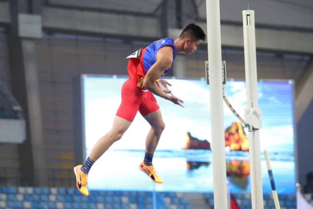 Pole vaulter EJ Obiena competes in the 32nd Southeast Asian Games in Cambodia on May 8, 2023. (POC / PSC Media photo)