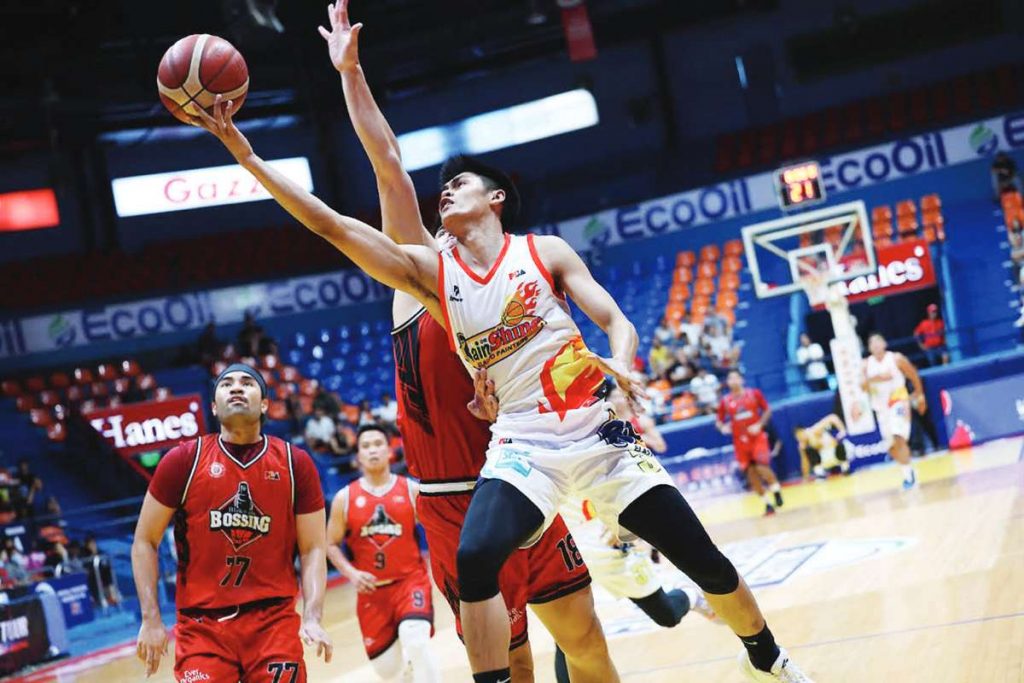 Rain or Shine Elasto Painters’ Gian Mamuyac stretches for a layup. (PBA photo)