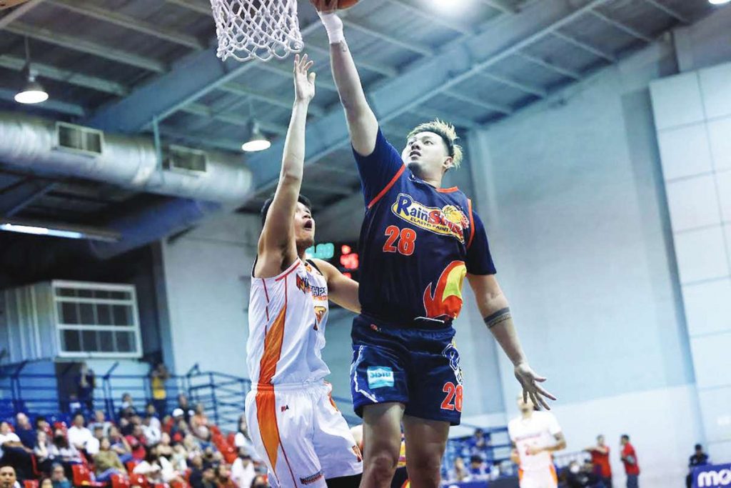 Rain or Shine Elasto Painters’ Beau Belga attacks the defense of NorthPort Batang Pier’s Arvin Tolentino for an inside basket. (PBA photo)