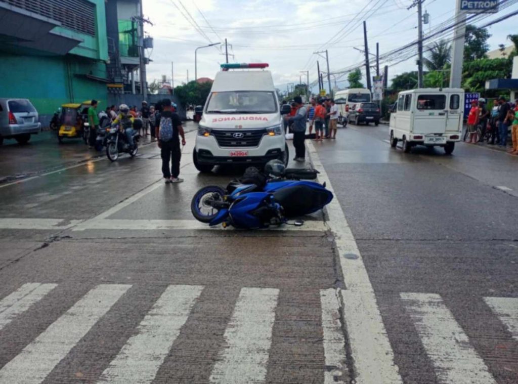 A motorcycle rider succumbed to wounds on different parts of his body after being sideswiped by a sports utility vehicle in Bacolod City’s Barangay Mansilingan. (Aksyon Radyo Bacolod photo)