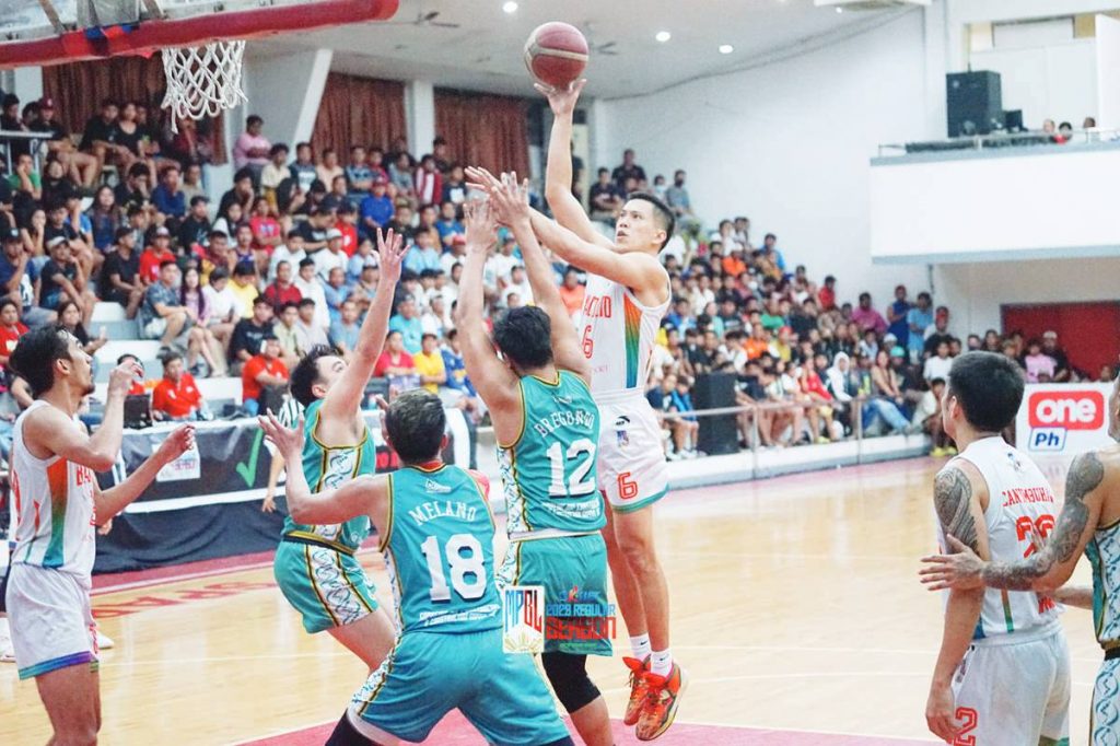 Mark Sarangay’s near double-double numbers are not enough as Bacolod City of Smiles bowed to Bacoor City Strikers. (MPBL photo)