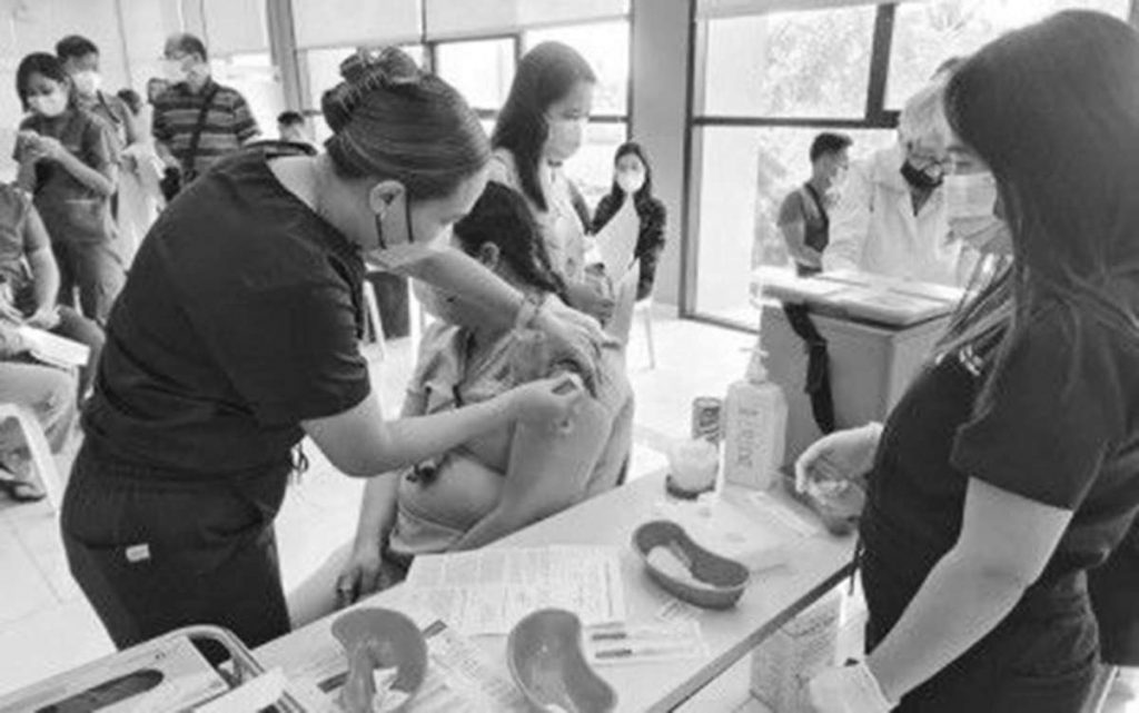 A health worker administers to a colleague a COVID-19 bivalent vaccine as a third booster in this photo taken in Negros Oriental. The Provincial Health Office announced that the latest additional dose is now being given to A2 and A3 sectors. (Negros Oriental PHO photo)  