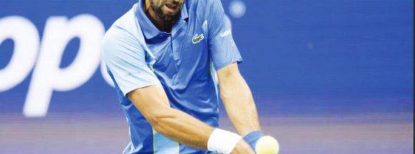 Djokovic back on top after US Open return, Swiatek rolls