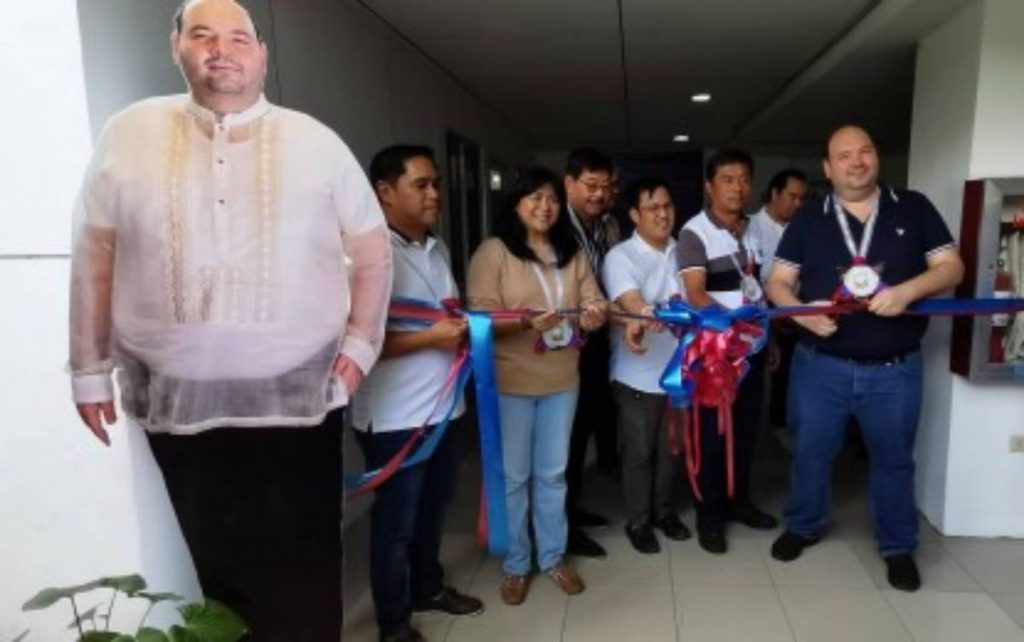 Negros Oriental Gov. Manuel Sagarbarria (right), along with other provincial officials in the inauguration of the new Assistance to Individuals in Crisis Situations center at the capitol area on Tuesday (Aug. 8, 2023). Judy Flores Partlow/PNA 